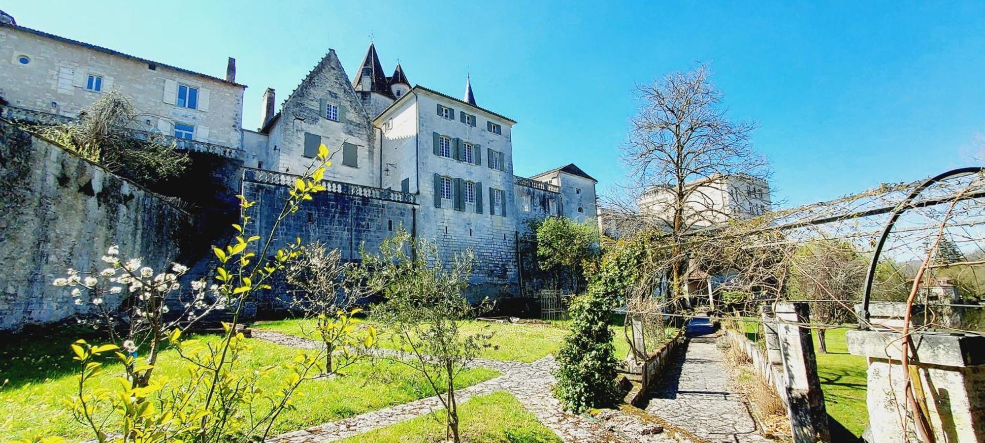 Chateau Des Senechaux, Bourdeilles Екстериор снимка