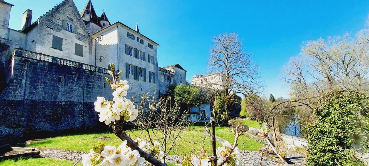 Chateau Des Senechaux, Bourdeilles Екстериор снимка