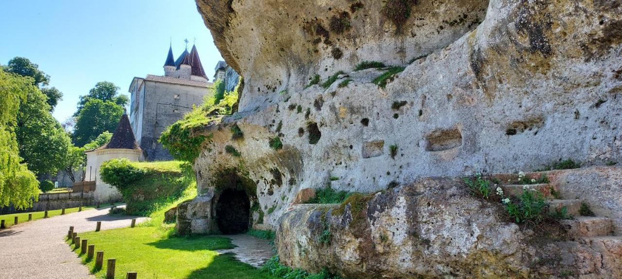 Chateau Des Senechaux, Bourdeilles Екстериор снимка