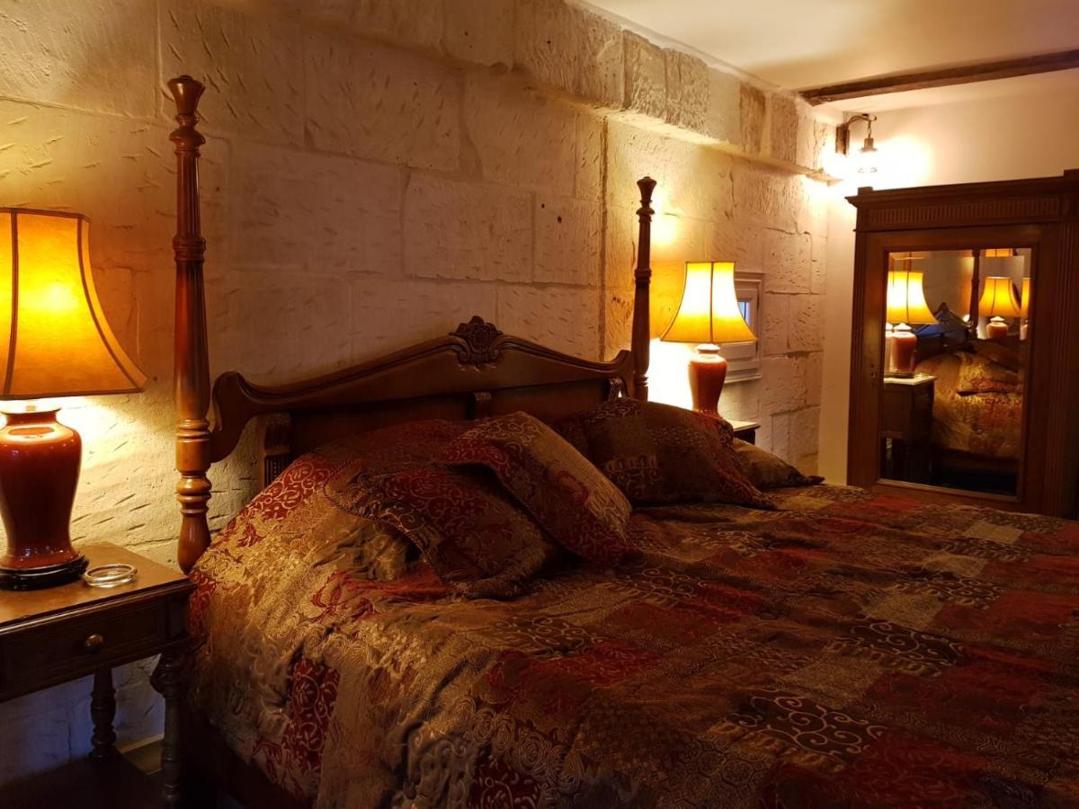 Chateau Des Senechaux, Bourdeilles Екстериор снимка
