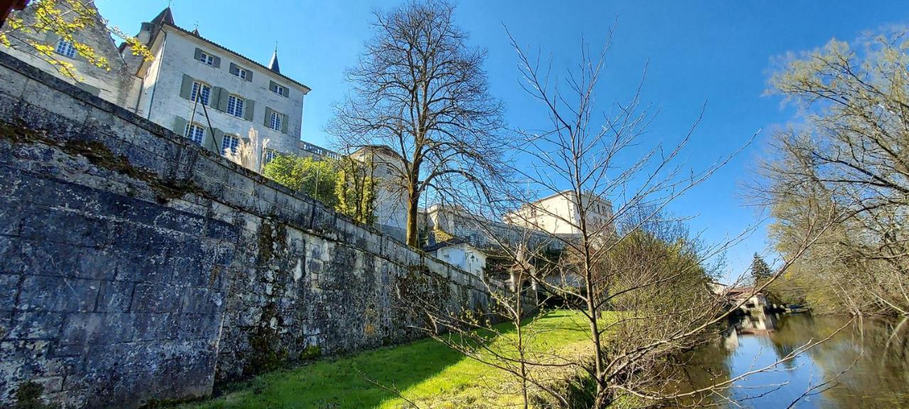 Chateau Des Senechaux, Bourdeilles Екстериор снимка