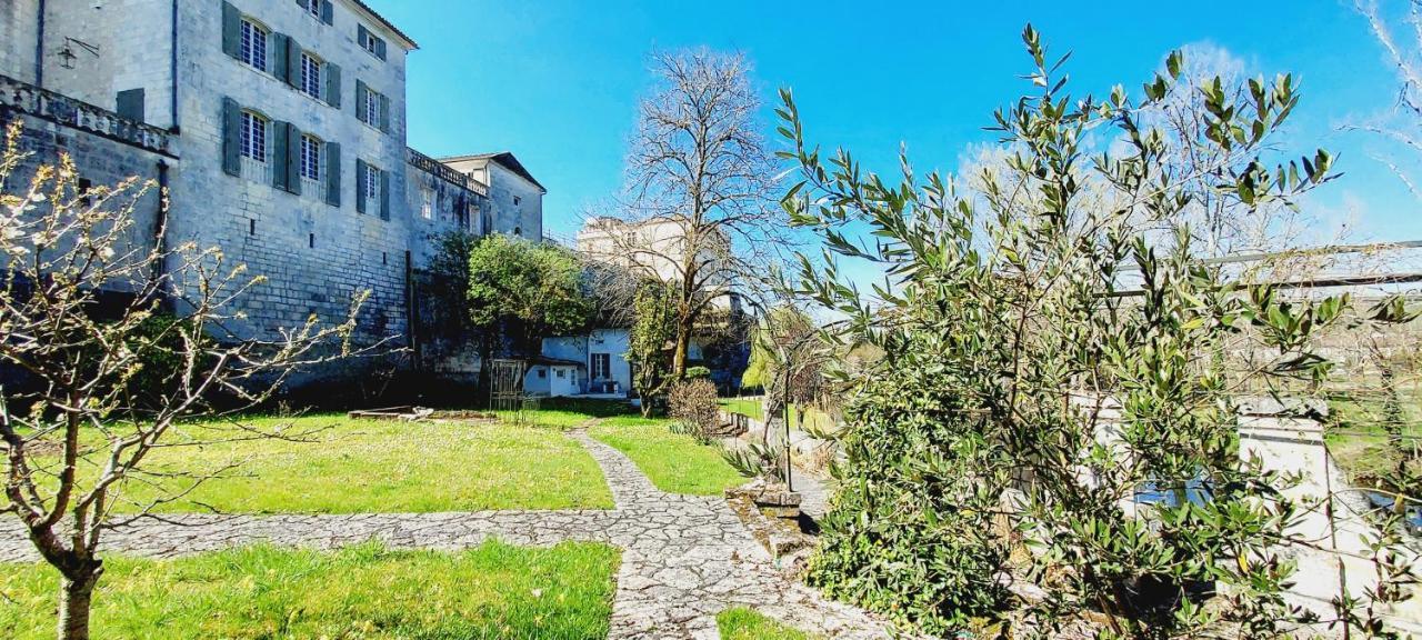 Chateau Des Senechaux, Bourdeilles Екстериор снимка