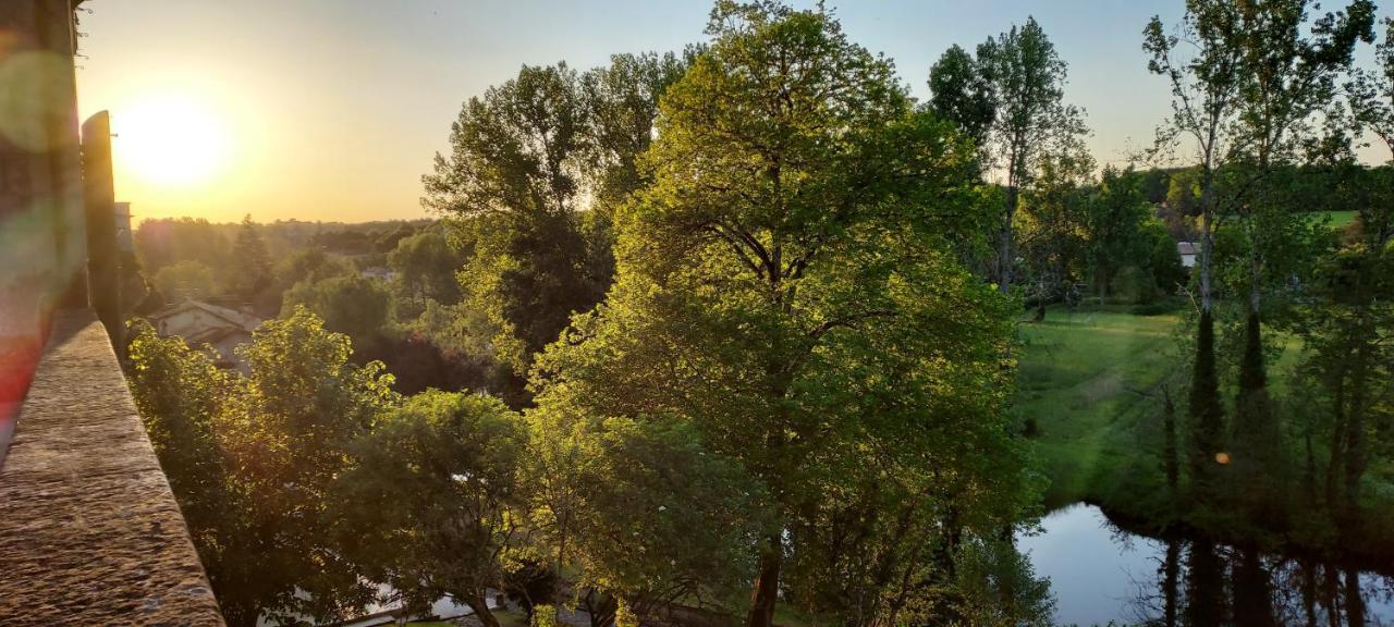 Chateau Des Senechaux, Bourdeilles Екстериор снимка