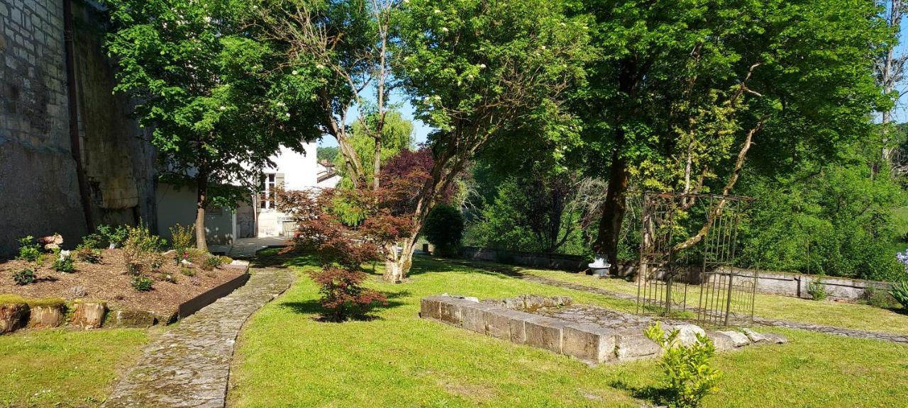 Chateau Des Senechaux, Bourdeilles Екстериор снимка