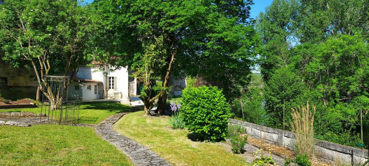 Chateau Des Senechaux, Bourdeilles Екстериор снимка